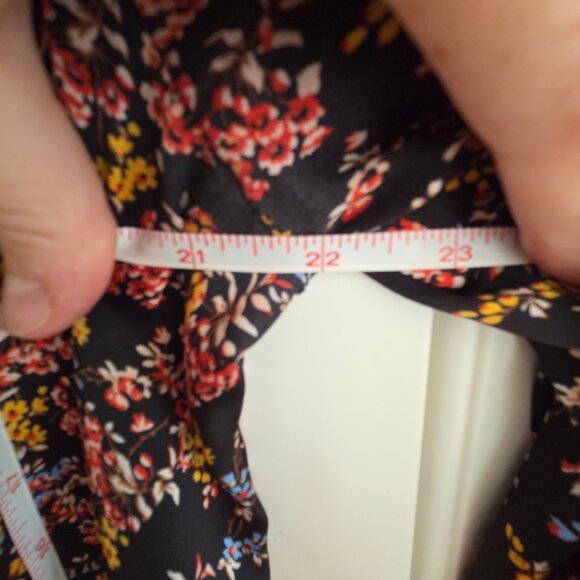 TRISTAN Floral Mock-Neck Blouse | Size L - Picture 11 of 13